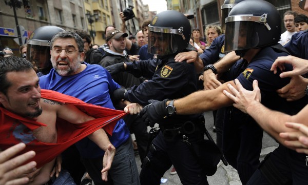 ‘Επεσε ξύλο για την έξωση