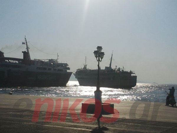 “Φιλήθηκαν” μέσα στο λιμάνι