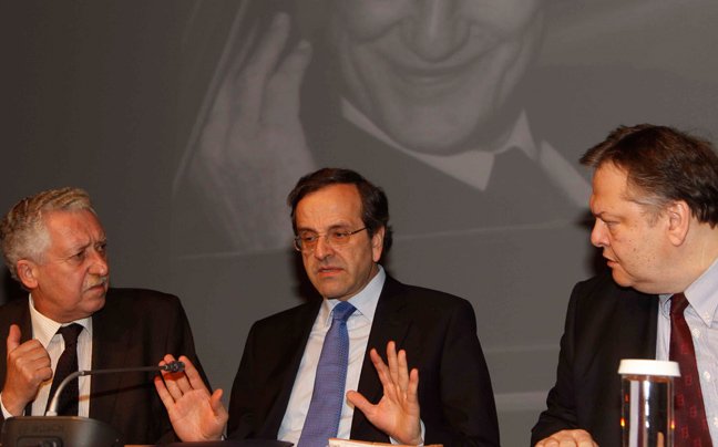 Σε εξέλιξη η τριμερής σύσκεψη