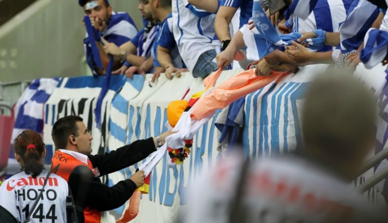 Τώρα-Ένταση στο γήπεδο με αφορμή την Μέρκελ