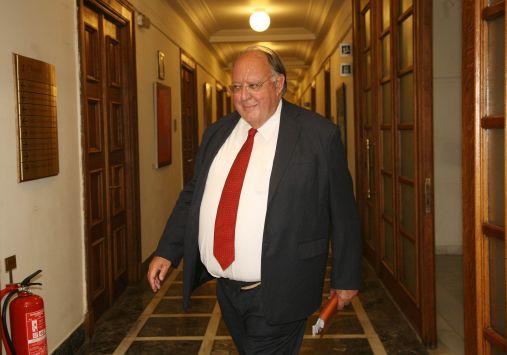 Θέτει θέμα για Βενιζέλο