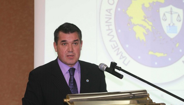 “Η Χρυσή Αυγή αλωνίζει στη χώρα”