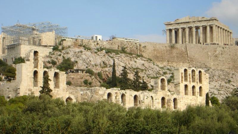 Έπεσε από την Ακρόπολη