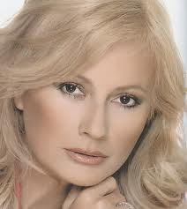 Η Α.Νικολούλη βγάζει βιβλίο