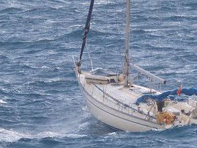 Ιστιοφόρο τυλίχθηκε στις φλόγες