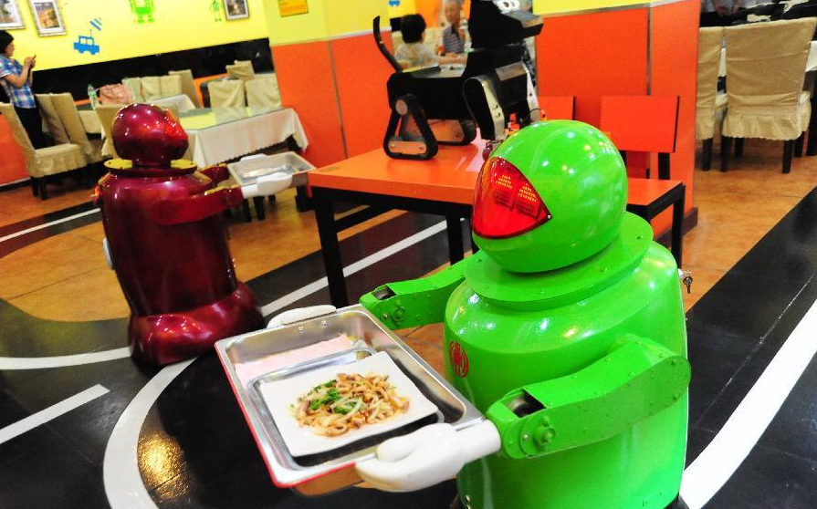 Εστιατόριο με ρομπότ σερβιτόρους