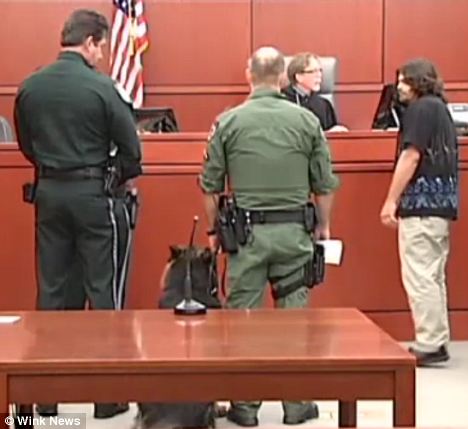 Επόμενος μάρτυρας… ο σκύλος!