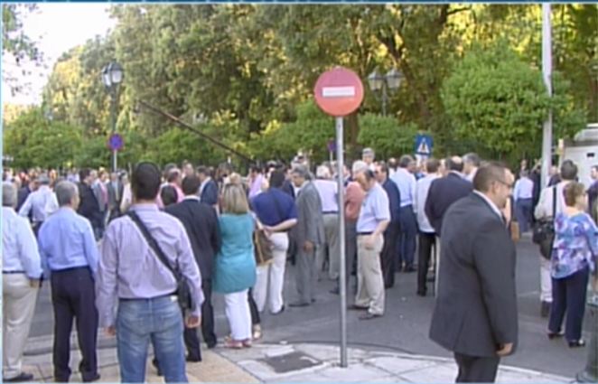 Τώρα- Κόσμος έξω από το Προεδρικό