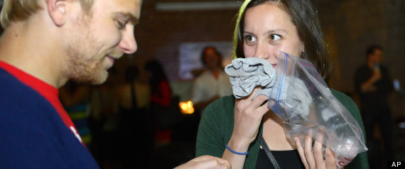 Μυρίστε και… βρείτε τον έρωτα