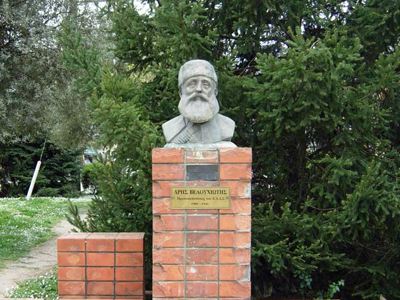 Έκλεψαν προτομή του Βελουχιώτη