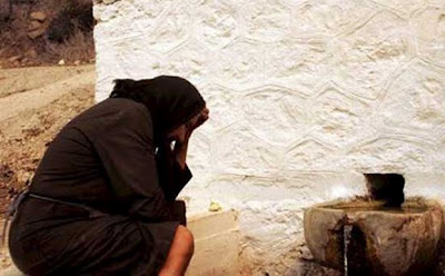 Με τα Καλάσνικοφ στο καφενείο