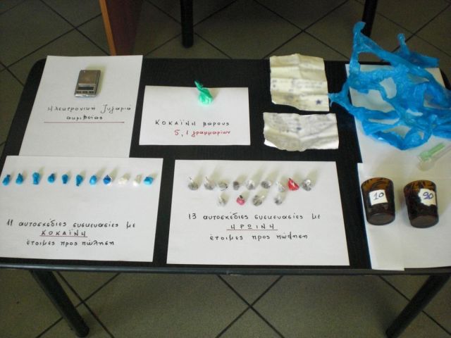 Χειροπέδες σε 4 για ναρκωτικά