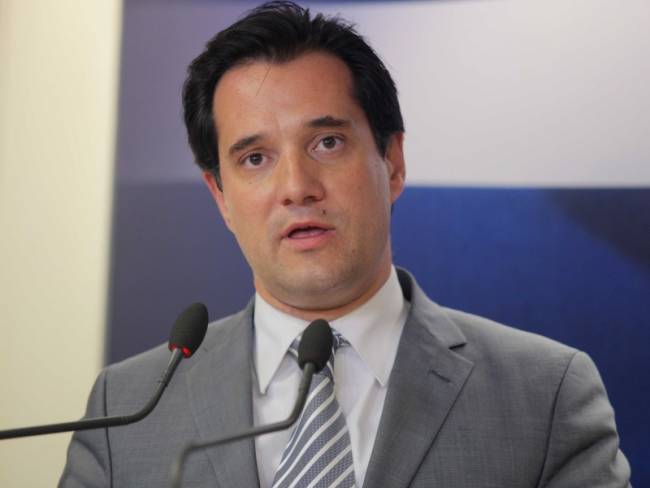 Ο Άδωνις tweetάρει για Παπαδημούλη