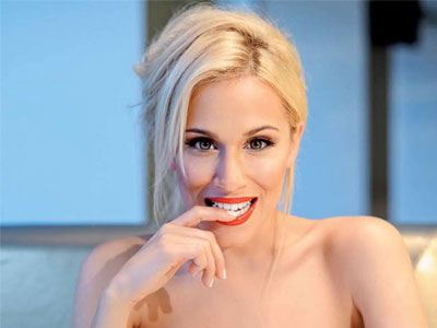 Τι κάνεις Νάντια στο Παρίσι;