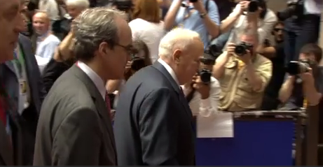 Η άφιξη Παπούλια στη Σύνοδο