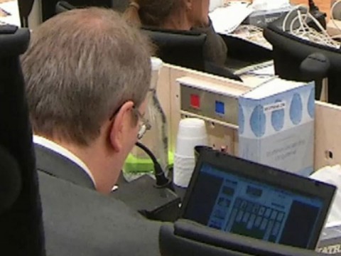 Ο Μπρέιβικ, η δίκη και η πασιέντζα