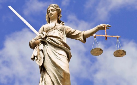 Εφέτης σε κύκλωμα ακινήτων