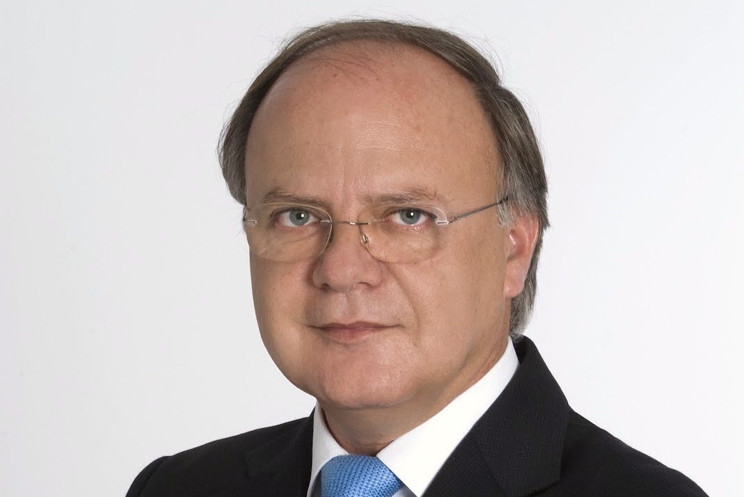 Επίθεση σε ΝΔ και ΣΥΡΙΖΑ