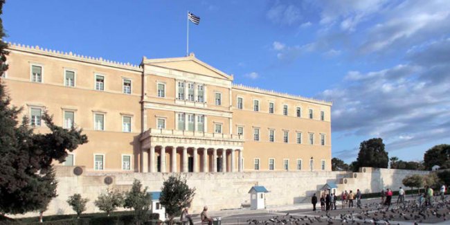 Καπνοί στη Βουλή