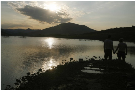 Τσάκωσε τον σύζυγό της με άνδρα