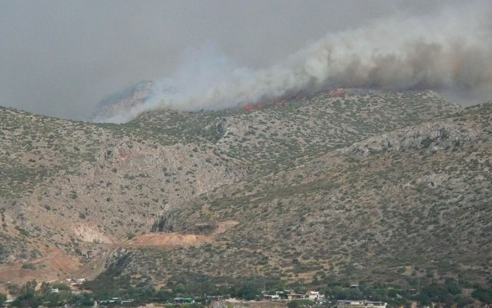 Τώρα-η φωτιά πάνω από τη Φώκαια