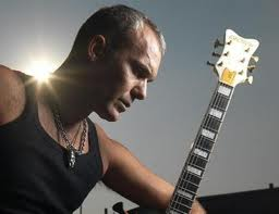 Θέλει δραχμή και μοναρχία!