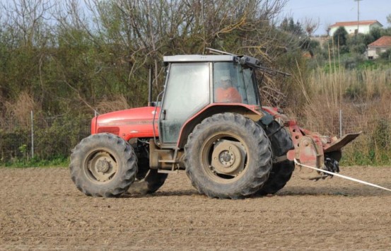 Τον βρήκαν νεκρό στο τρακτέρ του