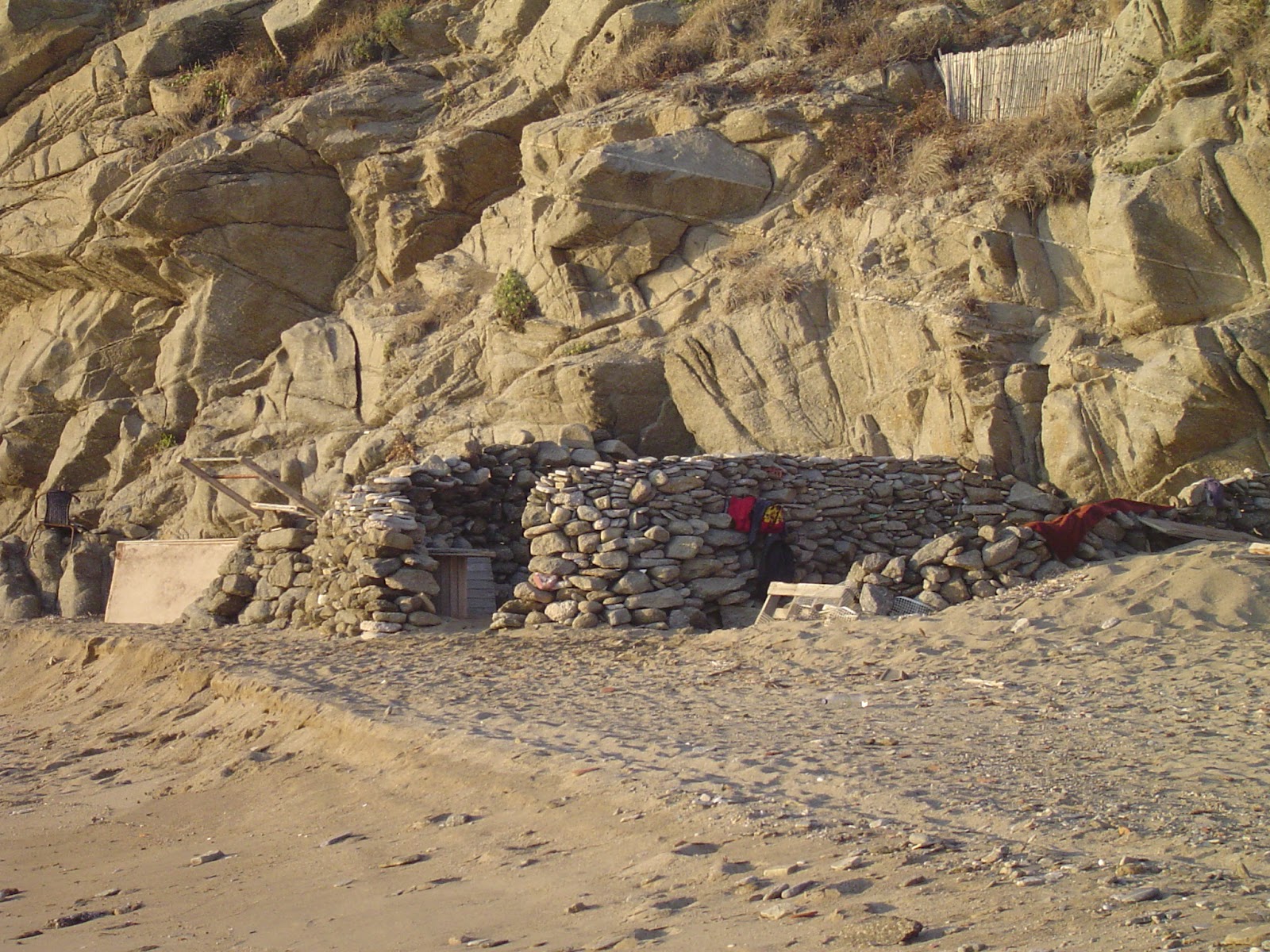 Έφτιαξε πέτρινη φωλιά στη Μύκονο!