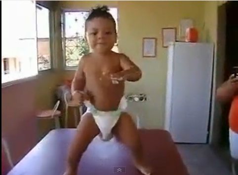 Ο μικρός που χορεύει σάμπα