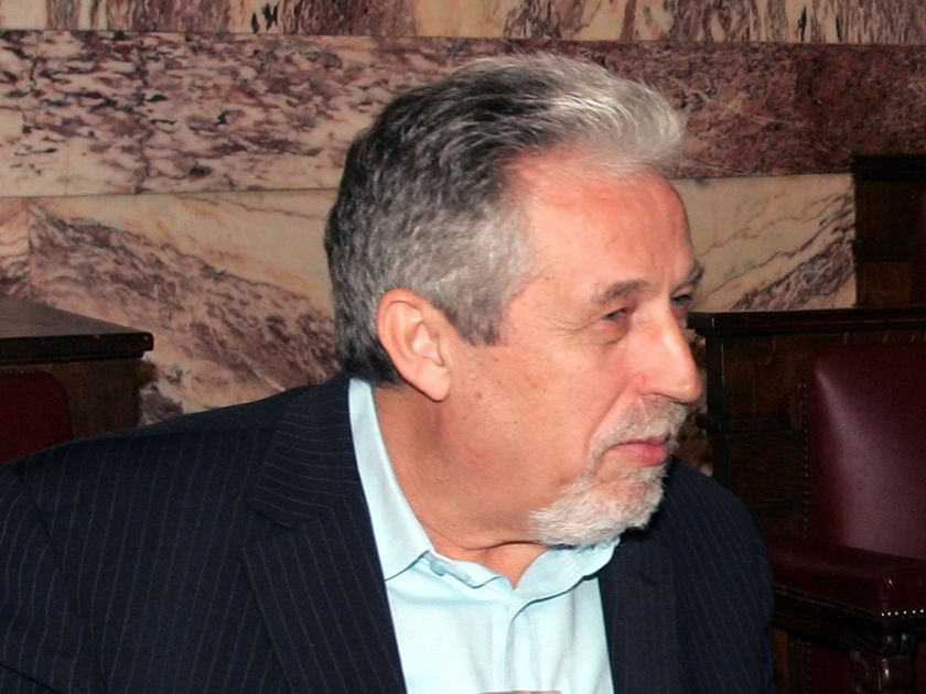 Ποιον εννοεί ο Γιάννης Μανώλης;