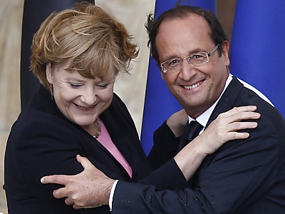 Μέρκελ-Ολάντ επιτέλους αγκαλιά