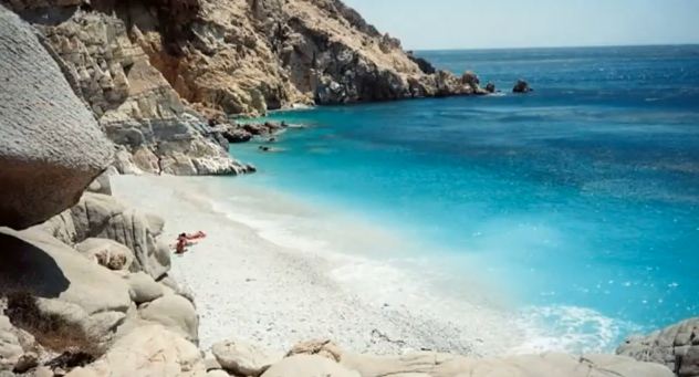 Μαγεύουν οι ελληνικές παραλίες