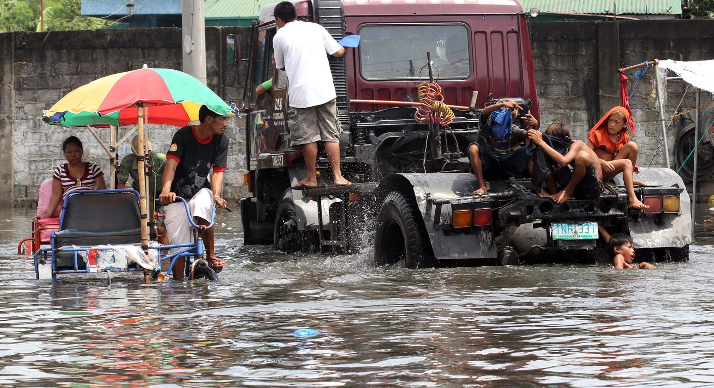 Οκτώ νεκροί από τον τυφώνα