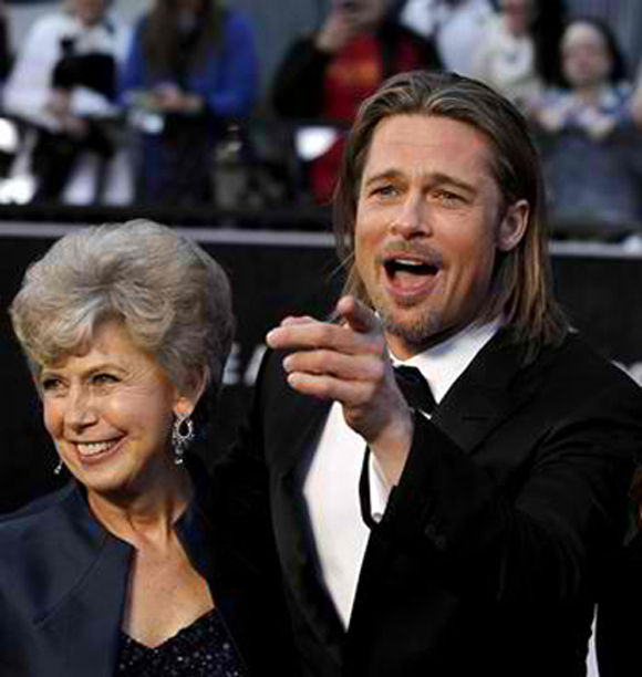 Έξαλλη η μαμά του Brad Pitt