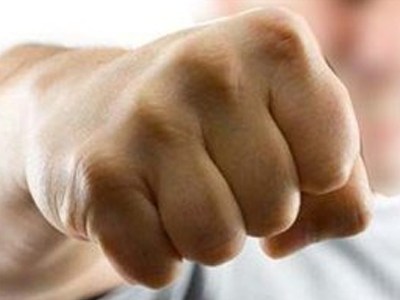 Ξυλοφόρτωσαν επιχειρηματία