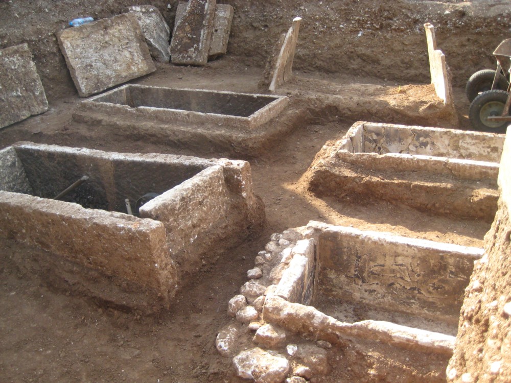 Αλβανία: Βρέθηκαν αρχαίοι τάφοι