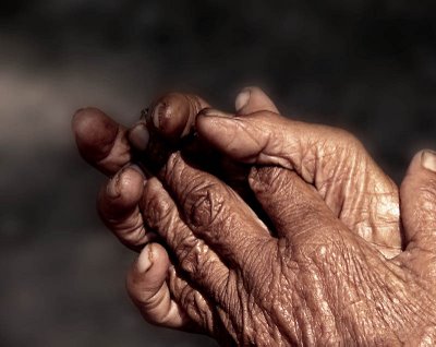 Ζούσε με το νεκρό σύντροφό της