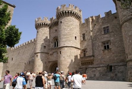 «Να παρέμβει ο πρωθυπουργός»