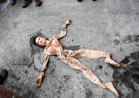 Τελικά ήταν φουσκωτή κούκλα