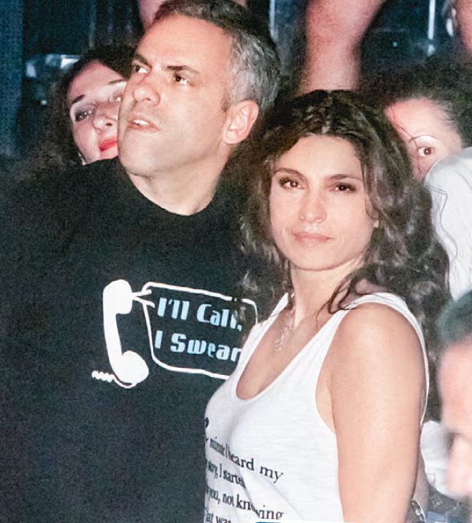 Με ποιον είναι ερωτευμένη;