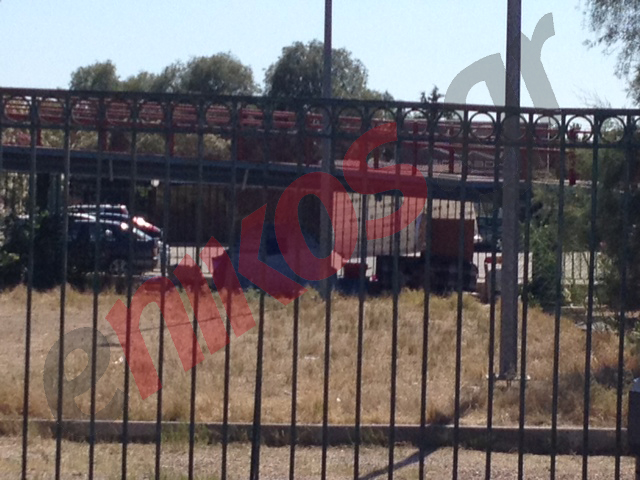 Σκηνή κάτω από τη γέφυρα