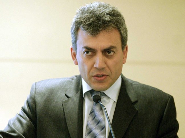 Τι απαντά ο Βρούτσης για την παραίτηση