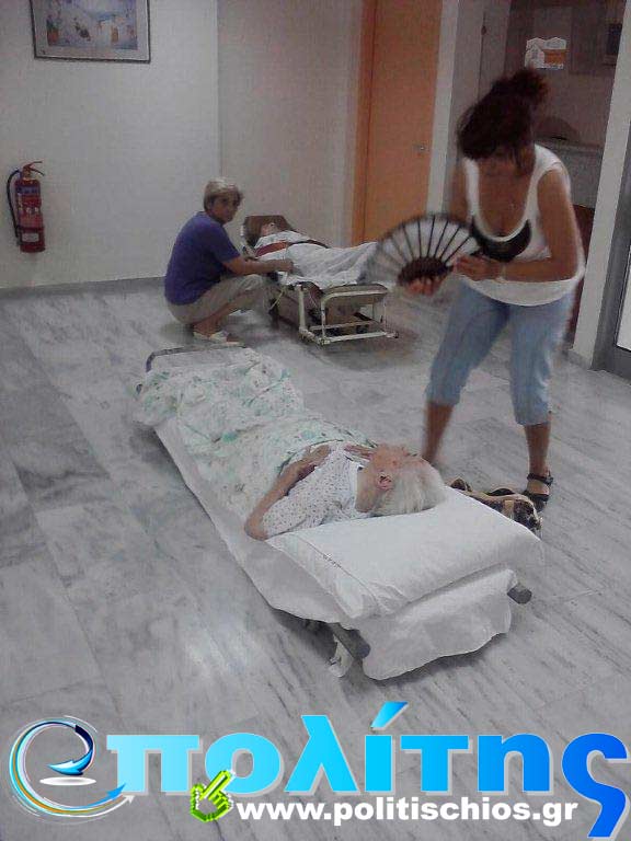 Περιμένουν στα φορεία για εξέταση