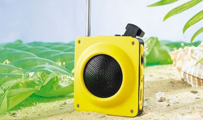 Ραδιόφωνο παραλίας με μανιβέλα!