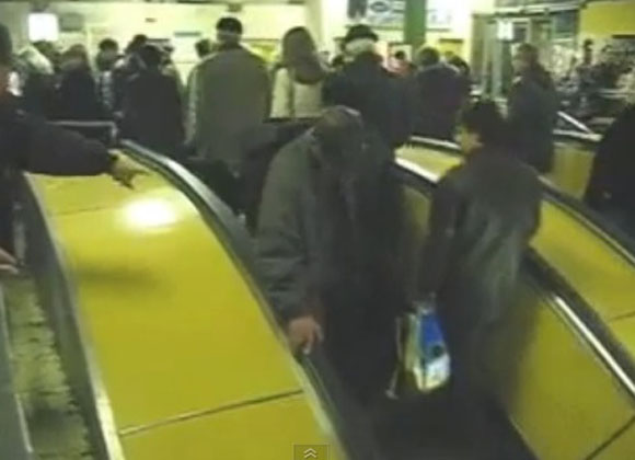 Ακόμα προσπαθεί