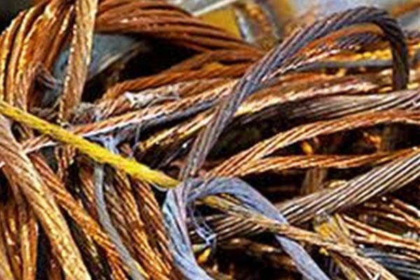 Έκλεβε τα καλώδια του δήμου