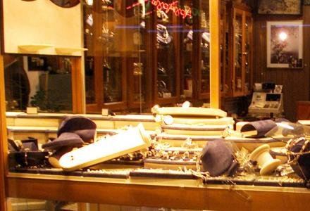 Διάρρηξη σε κοσμηματοπωλείο