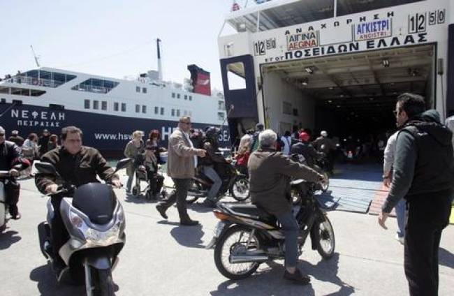 Άδειασε η πόλη, γέμισε το λιμάνι