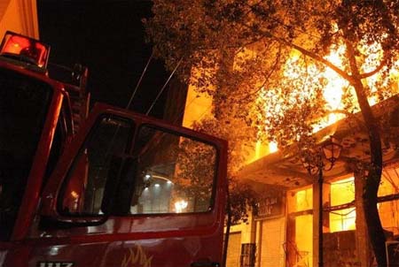 28 για τις λεηλασίες