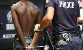 Συλλήψεις για πλαστά έγγραφα